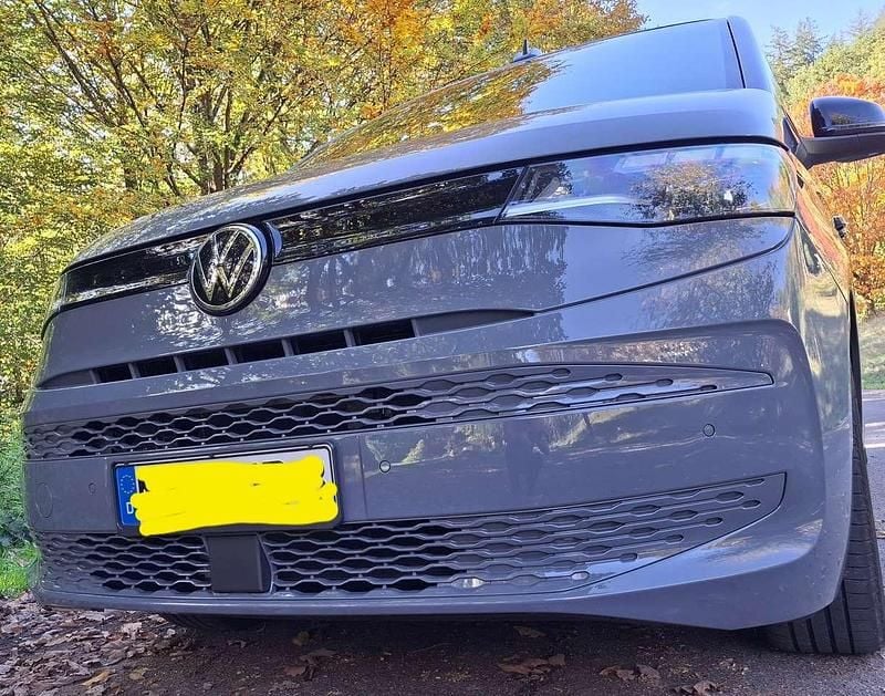 Grau Gebraucht 2022 VW T7 Van | 39.999 € (Guter Preis) - Bild 1/4