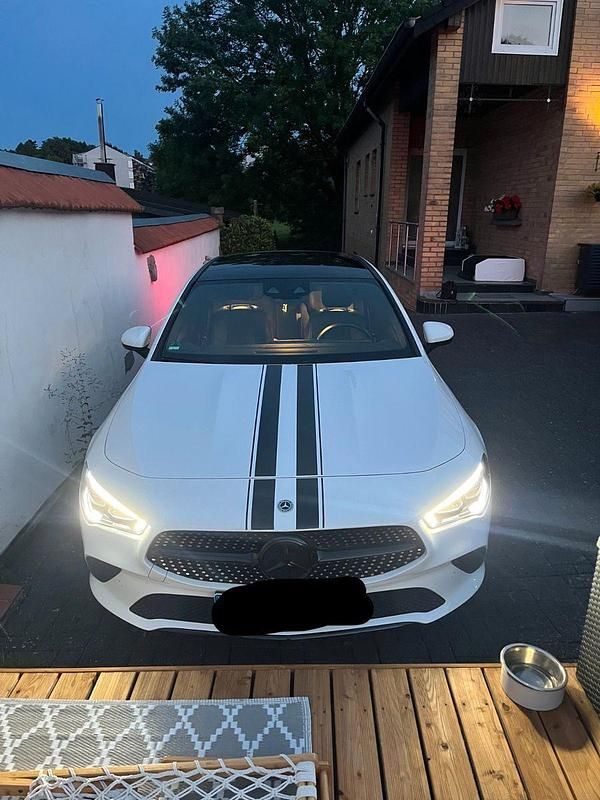 Weiß Gebraucht 2021 Mercedes CLA180 Shooting Brake Kombi | 21.900 € (Fairer Preis) - Bild 1/4