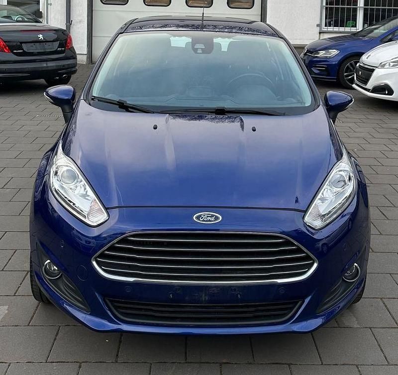 Gebraucht Ford Fiesta Titanium 101 PS (74 kW) 2016 Blau Limousine
