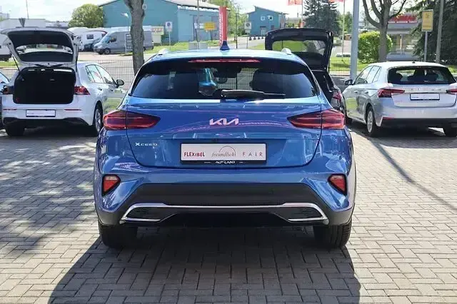 Neu Kia XCeed 150 PS (110 kW) 2026 Blueflamemet. SUV