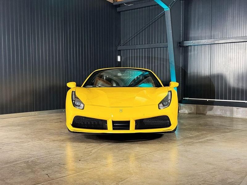 Gebraucht Ferrari 488 670 PS (492 kW) 2016 Gelb Cabrio