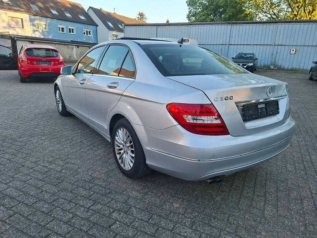 Gebraucht Mercedes C200 136 PS (100 kW) 2012 Silber Limousine