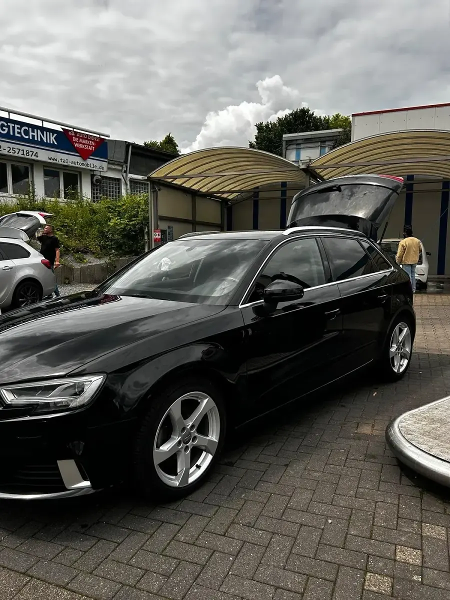 Gebraucht Audi A3 116 PS (85 kW) 2019 Schwarz Limousine
