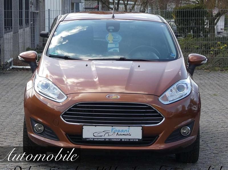 Gebraucht Ford Fiesta Titanium 101 PS (74 kW) 2014 Torinobraun metallic Kleinwagen