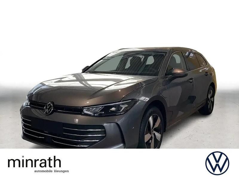 Grau Neu 2025 VW Passat Business Kombi | 51.498 € (Teuer) - Bild 1/4