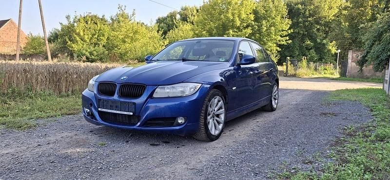 Blau Gebraucht 2009 BMW 320 Limousine | 3.300 € (Superpreis) - Bild 1/4