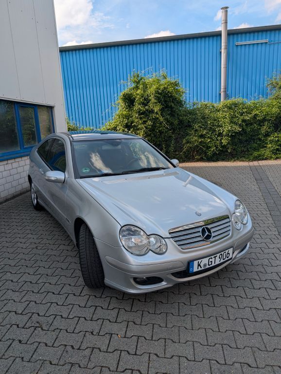 Silber Gebraucht 2006 Mercedes C180 Coupé | 4.390 € (Fairer Preis) - Bild 1/4