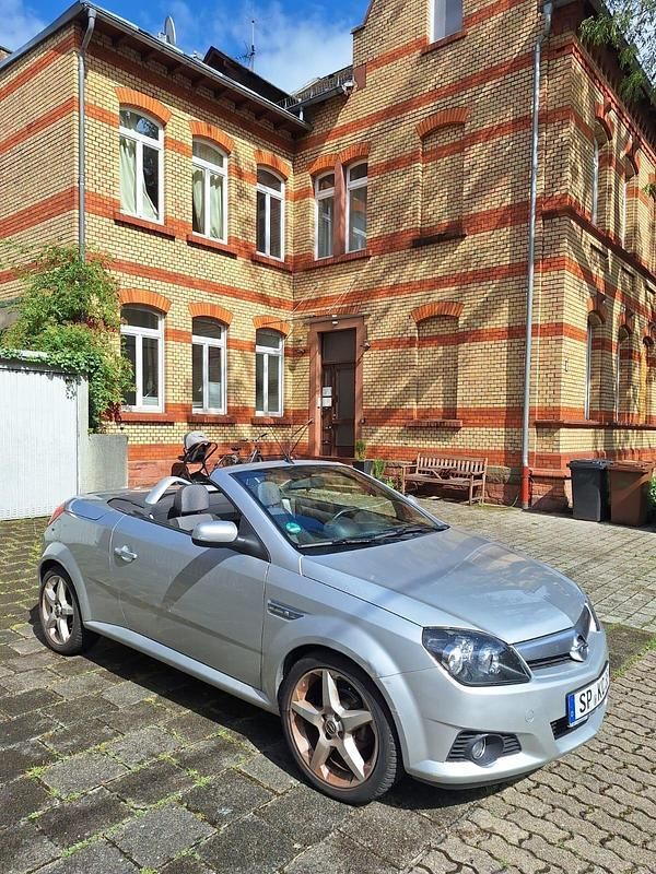 Silber Gebraucht 2004 Opel Tigra Cabrio | 3.600 € (Etwas zu teuer) - Bild 1/4