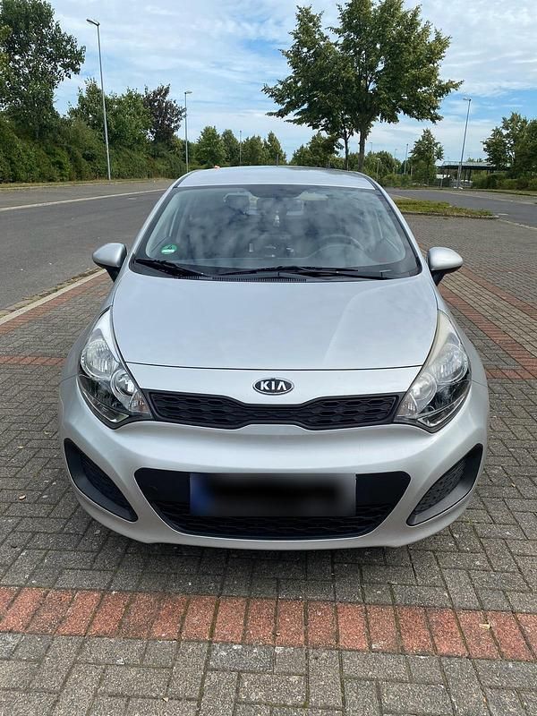 Gebraucht Kia Rio 86 PS (63 kW) 2013 Silber Kleinwagen