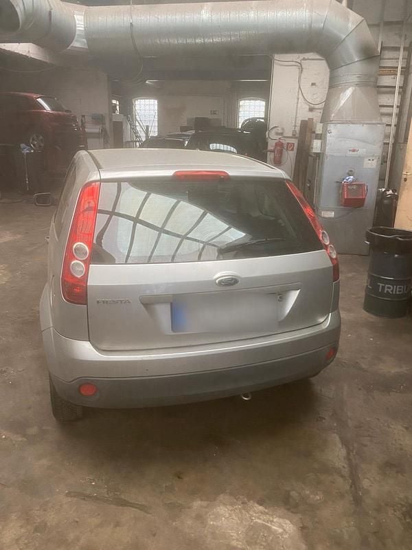Gebraucht Ford Fiesta 60 PS (44 kW) 2006 Grau Kleinwagen