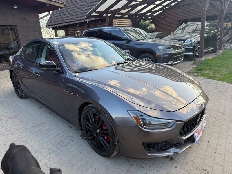Braun Gebraucht 2019 Maserati Ghibli GranLusso Coupé | 22.900 € - Bild 1/4