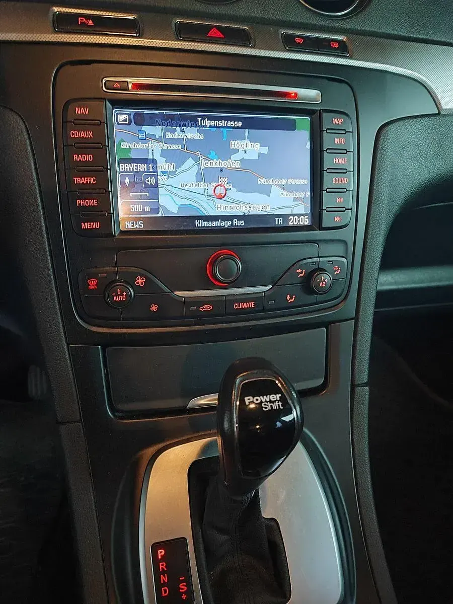 Gebraucht Ford S-MAX Titanium 177 PS (130 kW) 2013 Braun Van / Kleinbus