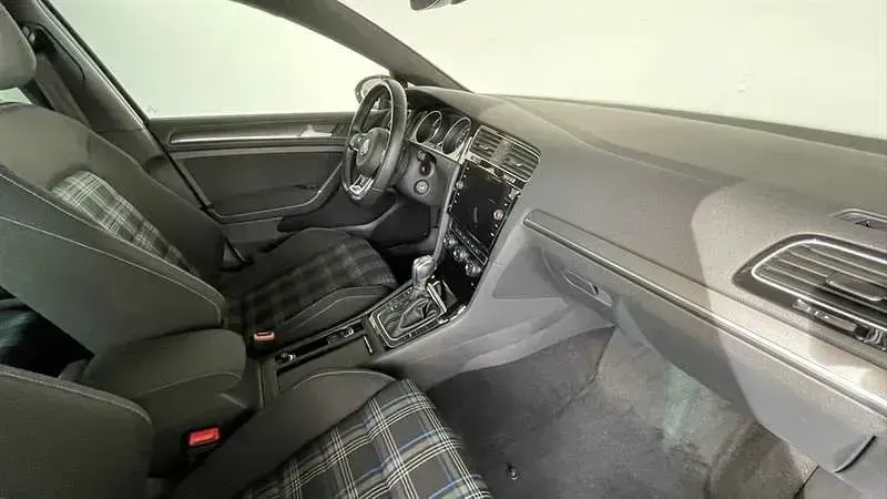 Second-hand VW Golf VII GTE 150 CP (110 kW) 2018 Albastru Berlinǎ