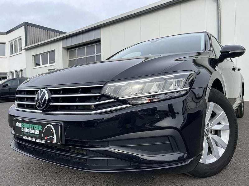 Deep black Gebraucht 2022 VW Passat Kombi | 24.460 € (Guter Preis) - Bild 1/4