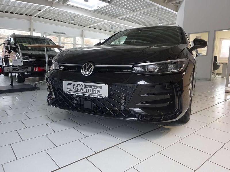 Neu VW Passat R-line 193 PS (141 kW) 2025 Grenadillschwarzmetallic Kombi
