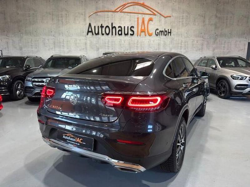 Gebraucht Mercedes GLC300 306 PS (225 kW) 2021 Grau Limousine
