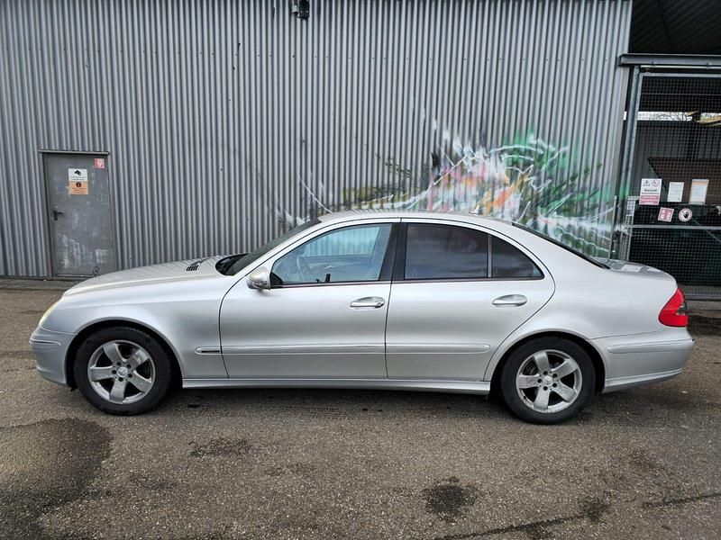 Gebraucht Mercedes E220 Avantgarde 170 PS (125 kW) 2007 Silber Limousine
