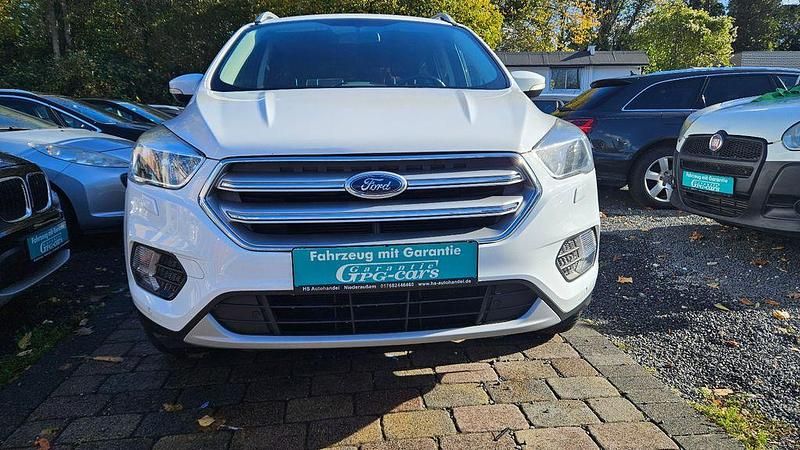 Gebraucht Ford Kuga Trend 120 PS (88 kW) 2017 Weiß SUV