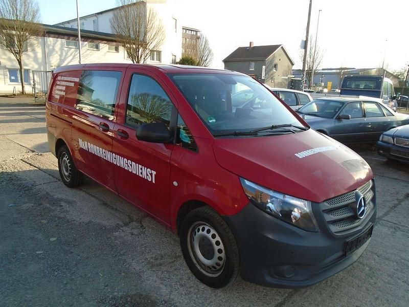 Gebraucht Mercedes Vito 136 PS (100 kW) 2016 Jupiterrot Van