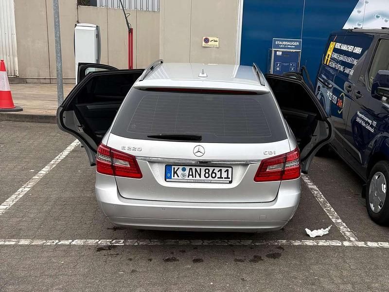 Gebraucht Mercedes E220 Elegance 170 PS (125 kW) 2013 Grau Kombi