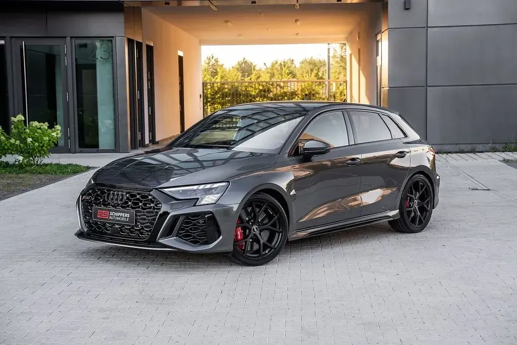 Gebraucht Audi RS3 Sport 400 PS (294 kW) 2024 Grau Limousine