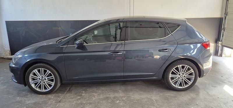 Grau Gebraucht 2020 Seat Leon XCELLENCE Limousine | 16.500 € (Superpreis) - Bild 1/4