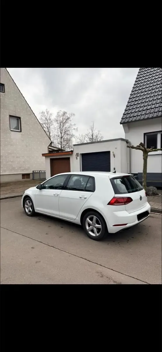 Gebraucht VW Golf VII 110 PS (80 kW) 2017 Weiß Limousine