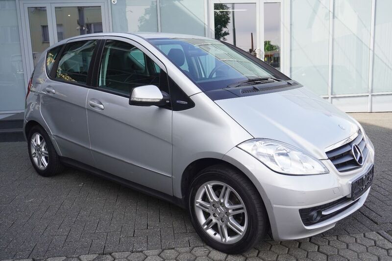 Silber Gebraucht 2009 Mercedes 180 Limousine | 4.699 € (Fairer Preis) - Bild 1/4