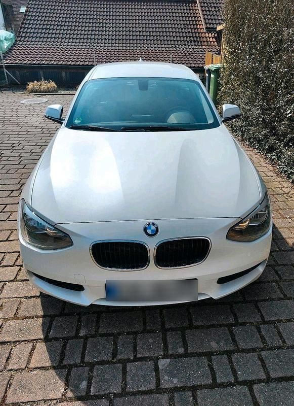 Gebraucht BMW 114 102 PS (75 kW) 2013 Weiß Kleinwagen