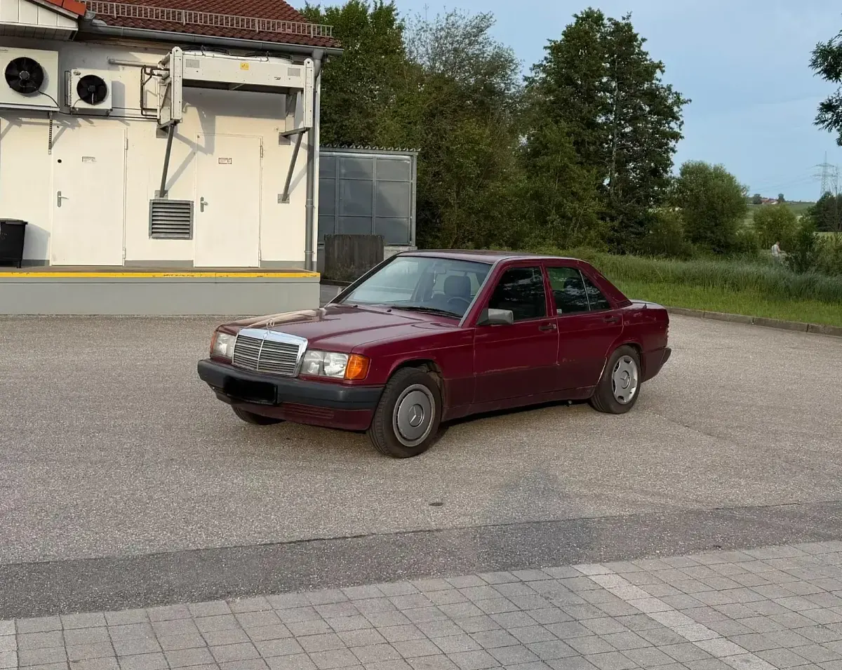 Gebraucht Mercedes 190 122 PS (89 kW) 1992 Rot Limousine