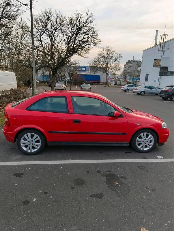 Gebraucht Opel Astra 101 PS (74 kW) 2001 Rot Kleinwagen
