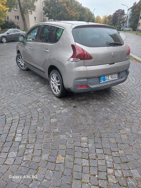 Braun Gebraucht 2015 Peugeot 3008 Active Limousine | 5.200 € (Guter Preis) - Bild 1/4