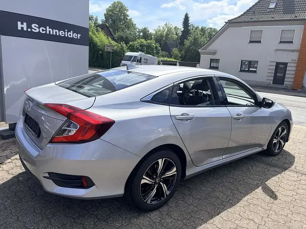 Gebraucht Honda Civic Executive 182 PS (133 kW) 2020 Silber Limousine