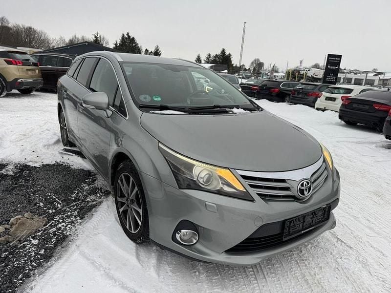 Gebraucht Toyota Avensis Life 147 PS (108 kW) 2013 Grau Kombi