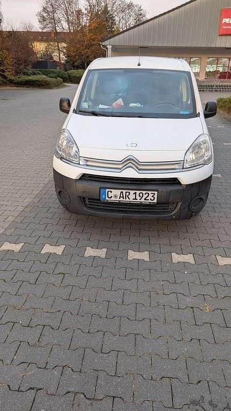 Weiß Gebraucht 2015 Citroën Berlingo SELECTION Van | 2.650 € (Superpreis) - Bild 1/4
