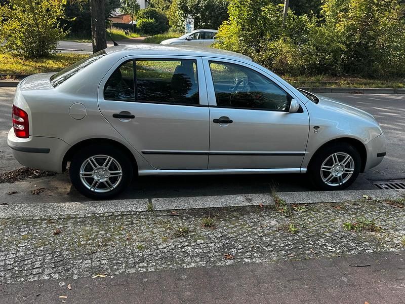 Silber Gebraucht 2001 Skoda Fabia Limousine | 900 € (Guter Preis) - Bild 1/4