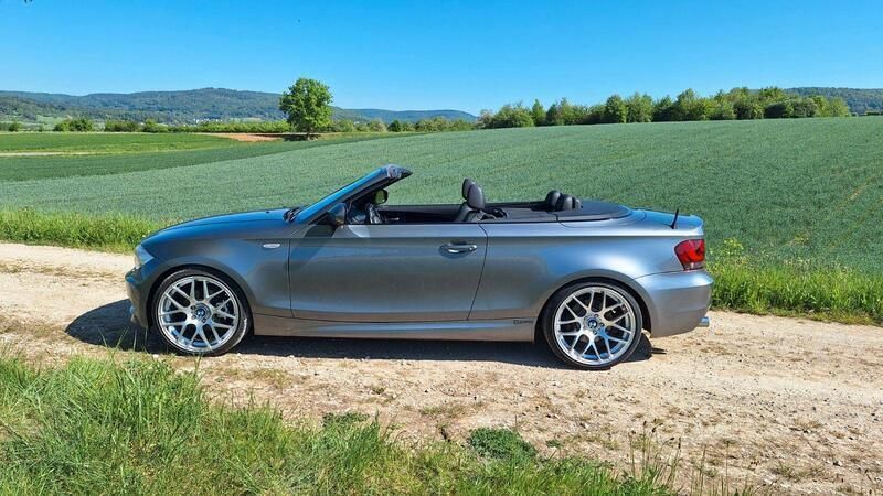 Grau Gebraucht 2012 BMW 120 Cabriolet M Sport Cabrio | 11.900 € - Bild 1/4