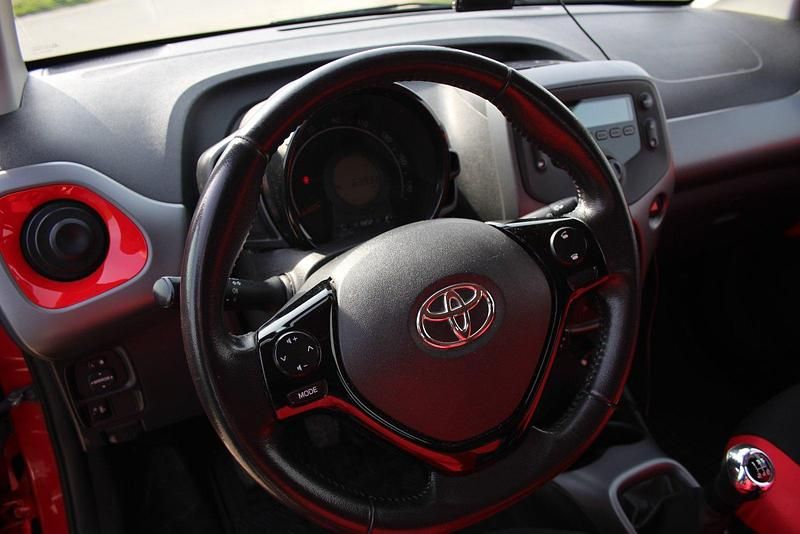 Gebraucht Toyota Aygo 72 PS (52 kW) 2019 Rot Kleinwagen