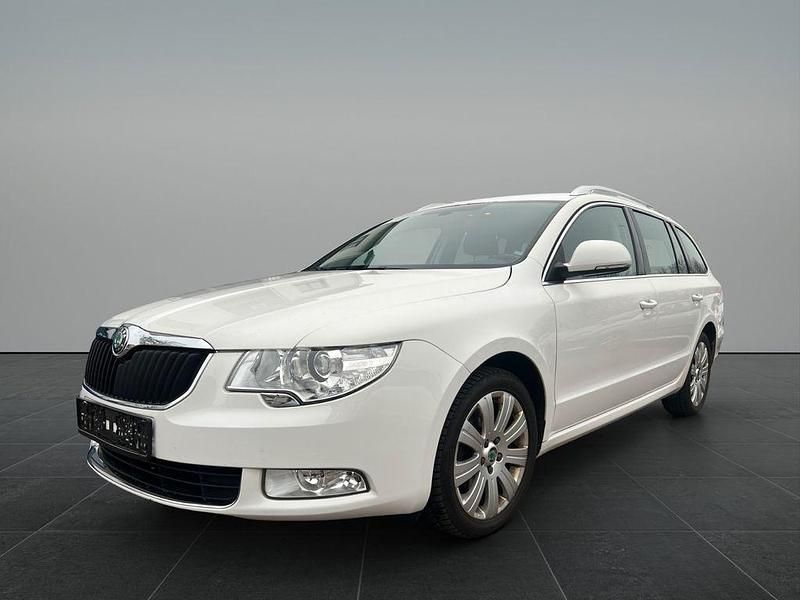 Weiß Gebraucht 2010 Skoda Superb Kombi | 3.400 € (Superpreis) - Bild 1/4