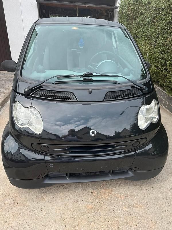 Schwarz Gebraucht 2004 Smart ForTwo Coupé Kleinwagen | 2.500 € (Etwas zu teuer) - Bild 1/4