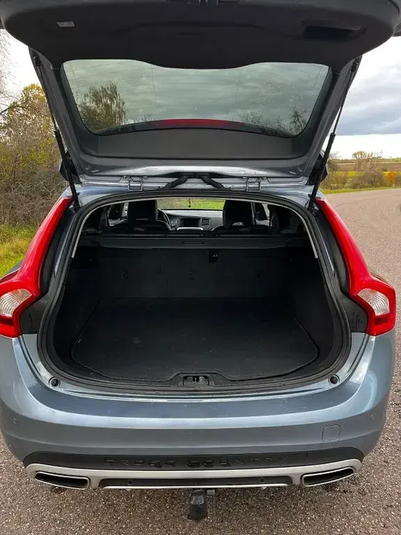 Gebraucht Volvo V60 CC Comfort 150 PS (110 kW) 2017 Blau Kombi