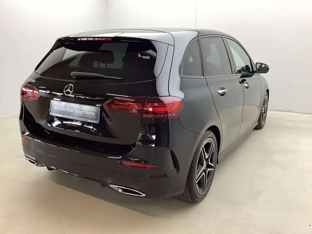 Gebraucht Mercedes B180 AMG 136 PS (100 kW) 2025 Unilack nachtschwarz Kleinwagen