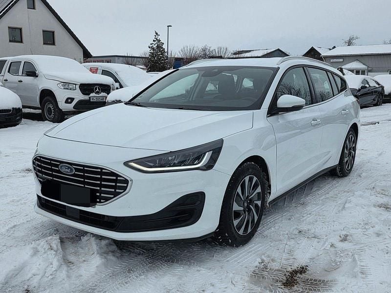Weiß Gebraucht 2023 Ford Focus Titanium Kombi | 10.210 € (Superpreis) - Bild 1/4
