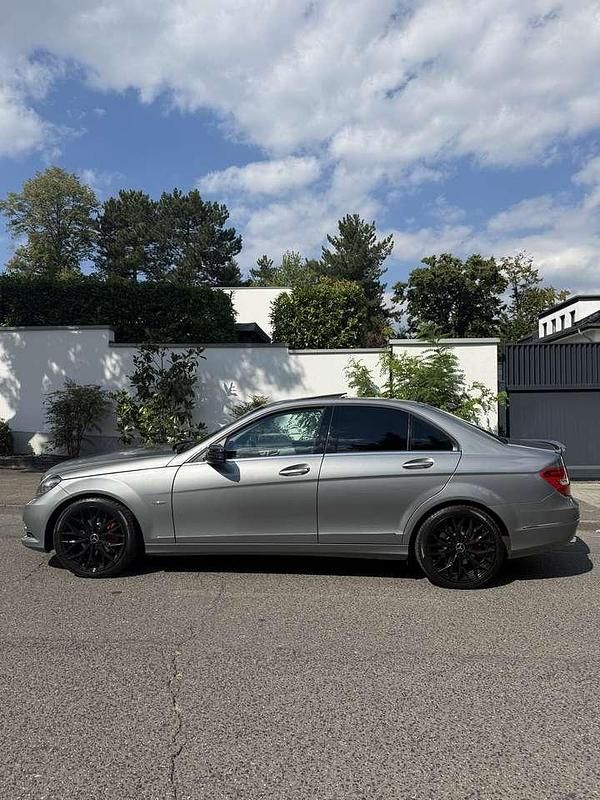 Gebraucht Mercedes C250 204 PS (150 kW) 2011 Grau Limousine