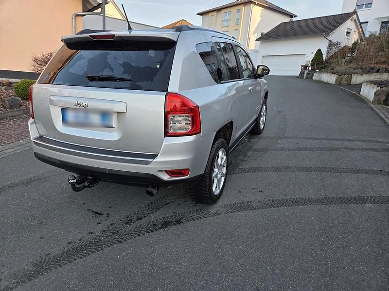 Gebraucht Jeep Compass Limited 163 PS (119 kW) 2012 Silber SUV