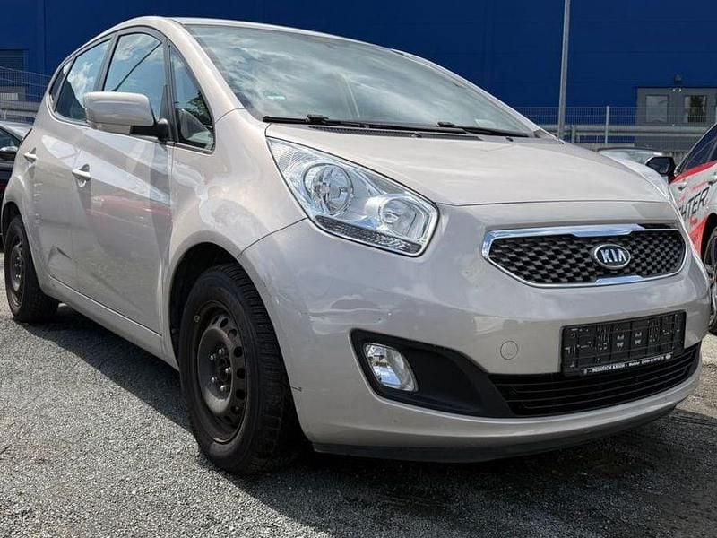 Silber Gebraucht 2011 Kia Venga Spirit Kleinwagen | 6.490 € (Fairer Preis) - Bild 1/2