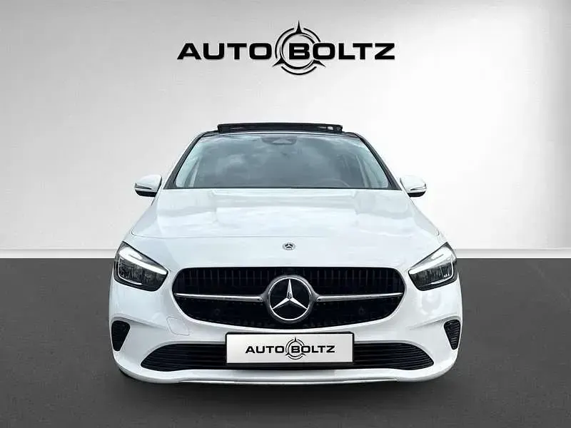 Gebraucht Mercedes B180 Progressive 136 PS (100 kW) 2024 Polarweiß Van / Kleinbus