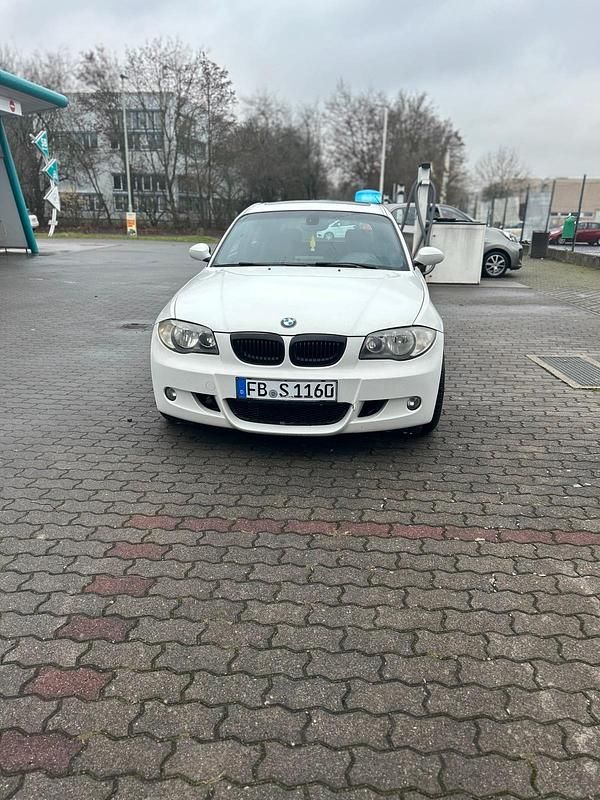Weiß Gebraucht 2007 BMW 120 Coupé M Sport Coupé | 5.400 € - Bild 1/4
