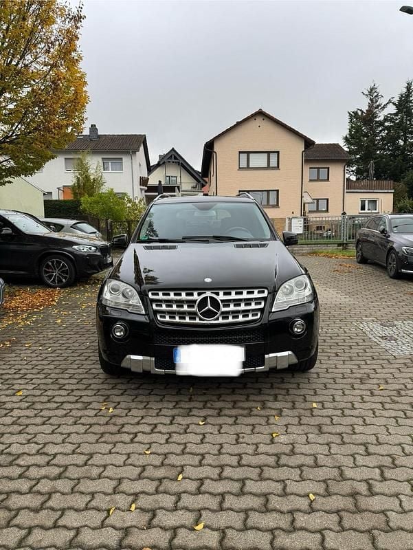 Schwarz Gebraucht 2011 Mercedes ML350 Sport SUV | 14.800 € (Fairer Preis) - Bild 1/4