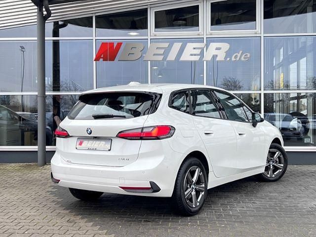 Gebraucht BMW 218 Sport Line 136 PS (100 kW) 2024 Mineralweiss metallic Van / Kleinbus